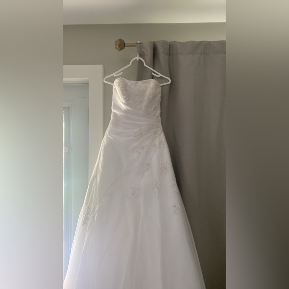 Beautiful Wedding Gown Dress size 6 - Picture 8 of 15